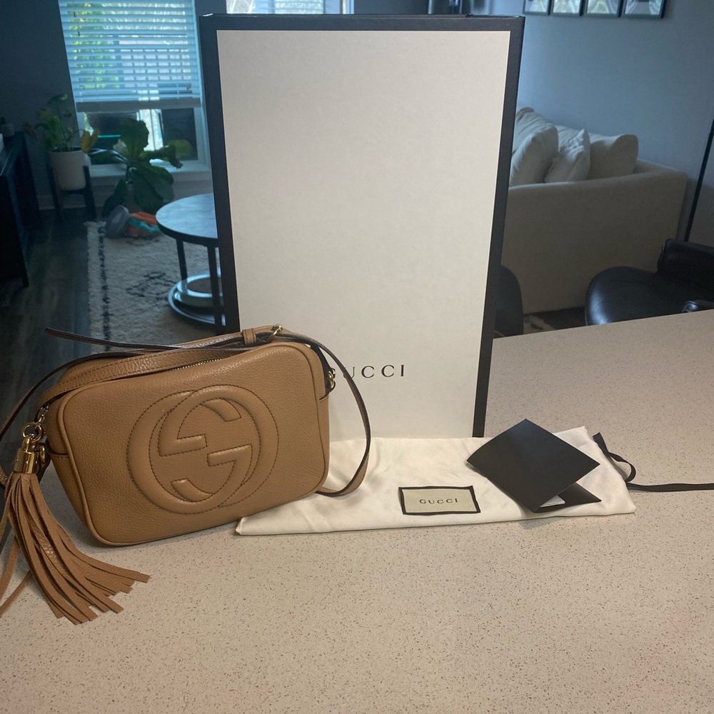 AUTHENTIC Gucci Soho small leather disco bag.